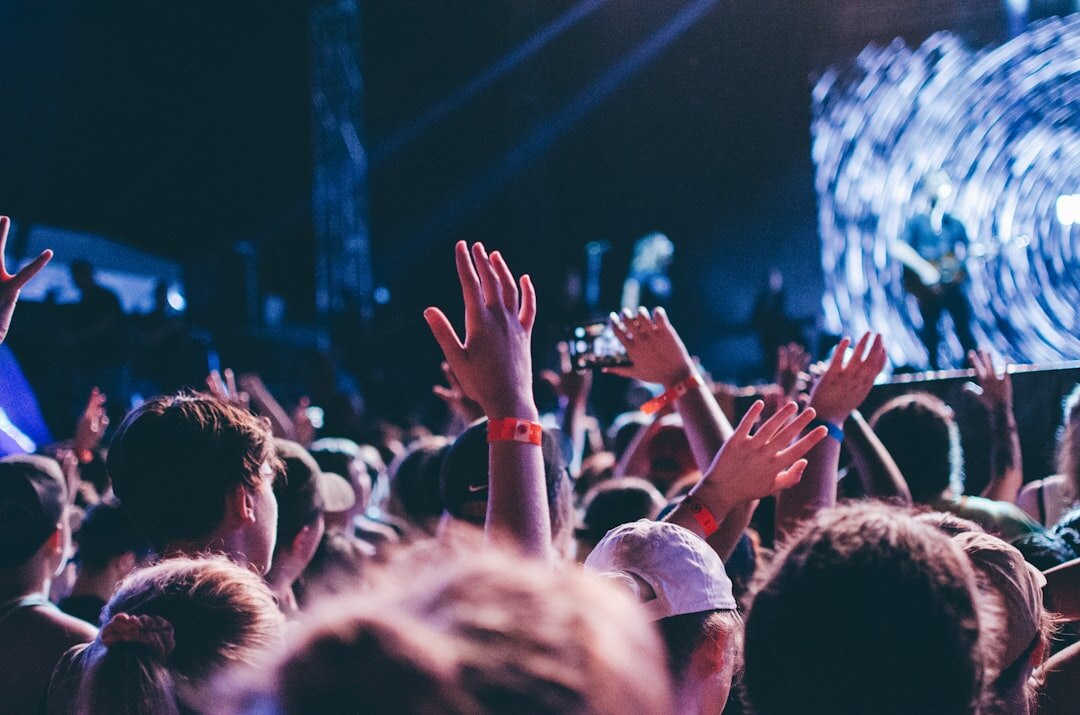 concert crowd cheering